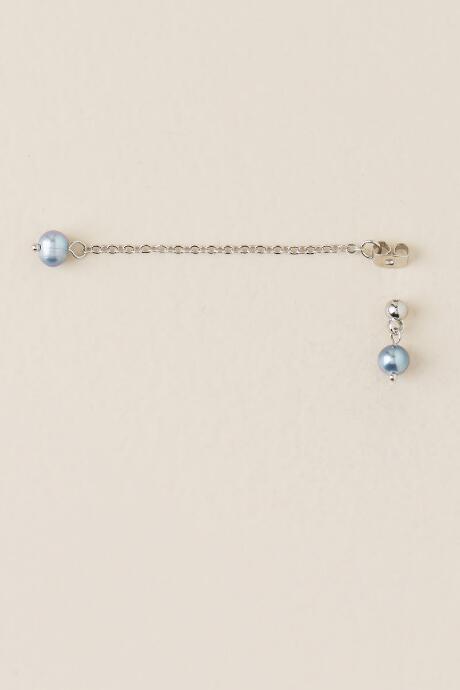 Francesca's Karmela Pearl Linear Drop Earring - Gray