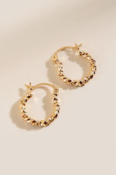 Francesca's Stacie Twisted Metal Huggies - Gold