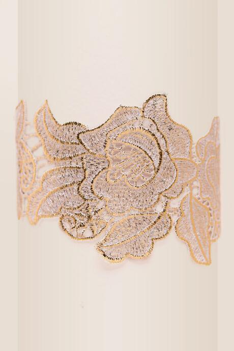 Francesca's Josephine Gilded Lace Choker In White Lace - White