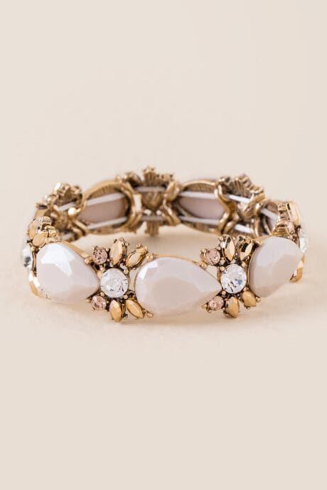 Francesca's Christina Teardrop Stretch Bracelet - Crisp Champagne