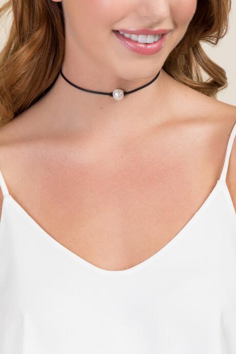 Francesca's Federica Pearl Suede Choker - Black