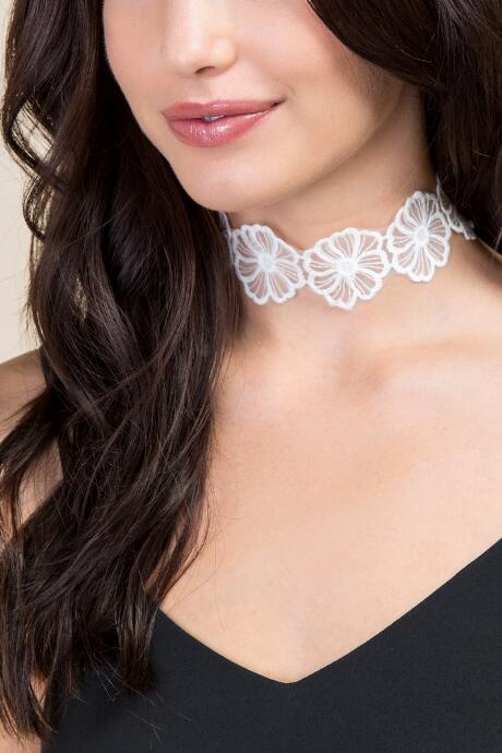 Francesca's Fiora Floral Lace Choker - White