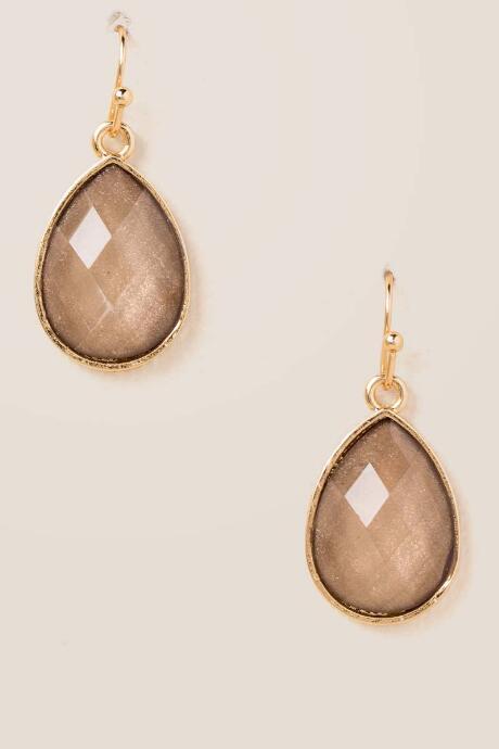 Francesca's Whitley Faceted Teardrop Earrings - Crisp Champagne