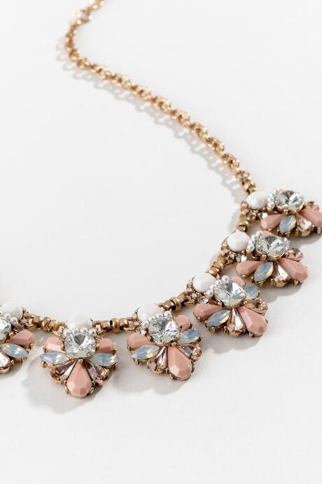 Francesca's Vivienne Cluster Statement Necklace - Blush
