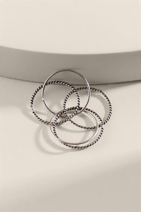 Francesca's Bianca Metal Stacking Ring Set - Silver
