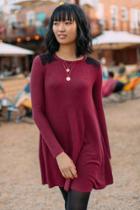 Alya Riley Lace Shoulder Shift Dress - Burgundy