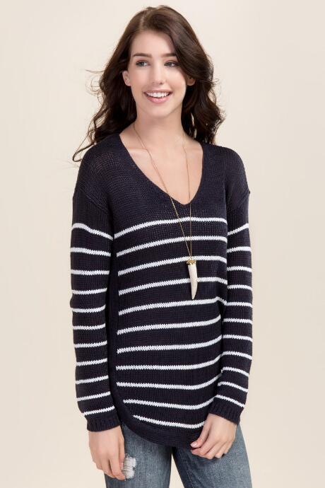 Quinn Anne Rounded Hem Sweater - Navy