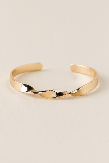 Francesca's Reily Middle Twist Cuff - Gold