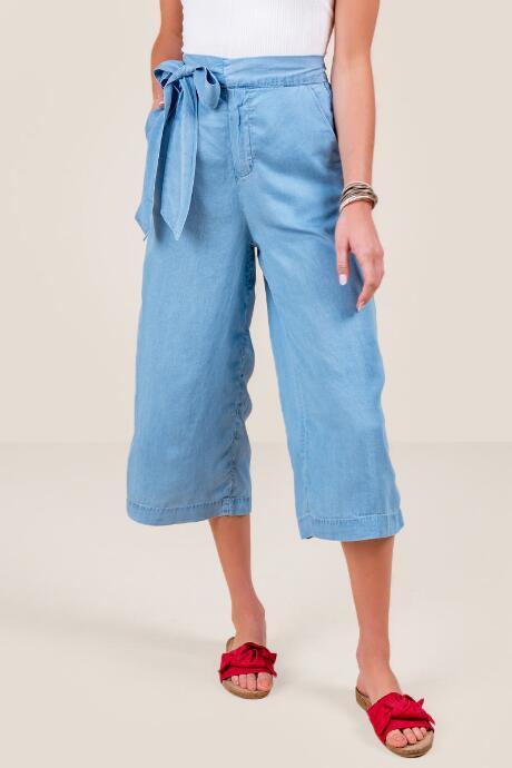 Francesca's Renee Cropped Gaucho Pants - Chambray