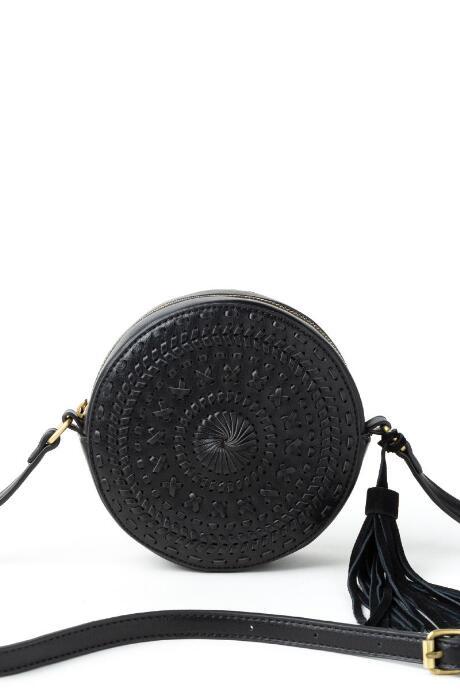 Francesca's Clair Round Crossbody - Black