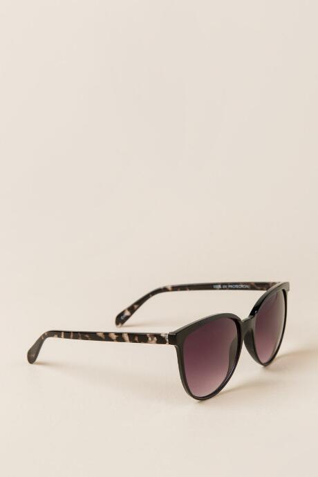 Francesca's Gisela Oversized Sunglasses - Black