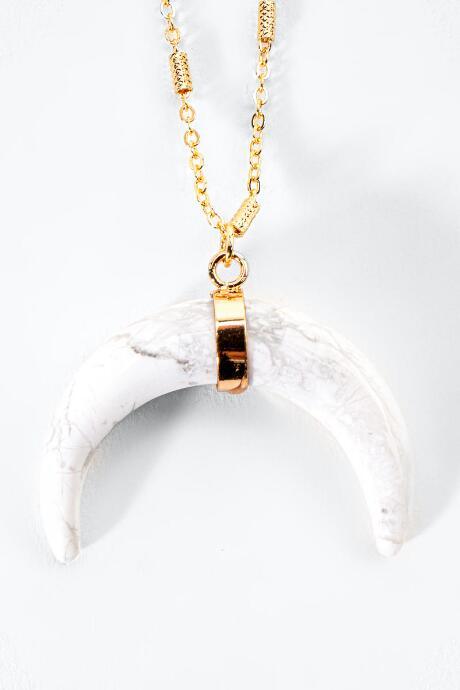 Francesca's Alissa Bullhorn Pendant Necklace - White