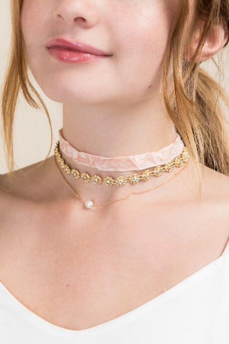 Francesca's Evelina Floral Choker Set - Crisp Champagne