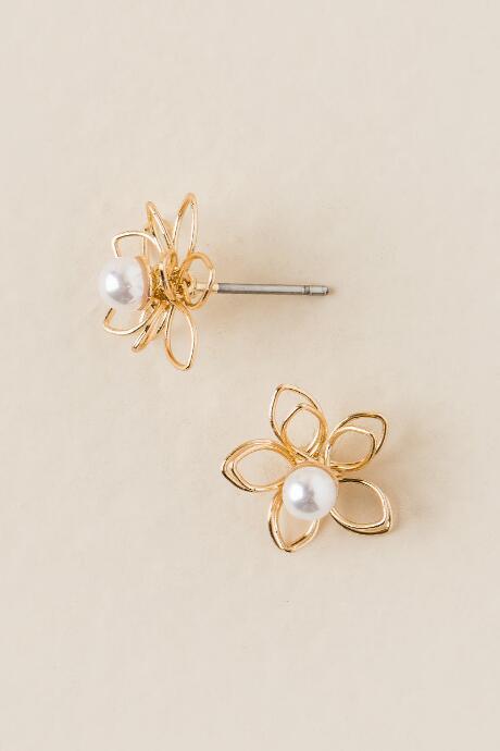 Francesca's Kellen Flower Pearl Stud Earring - Pearl