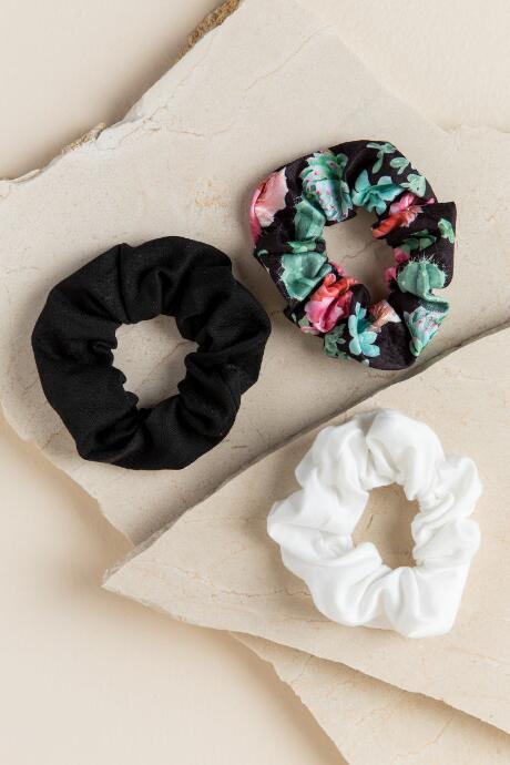 Francescas Petra Floral Scrunchie Set In Black - Black