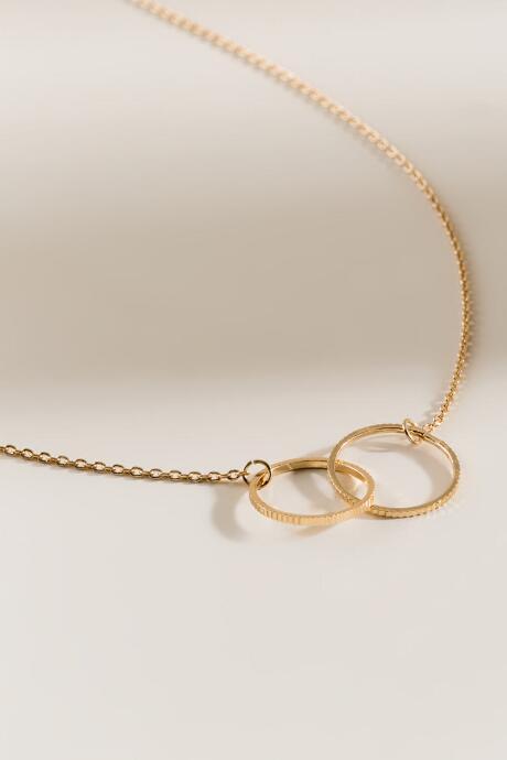 Francesca's Cassandra Interlocking Circles Pendant Necklace - Gold