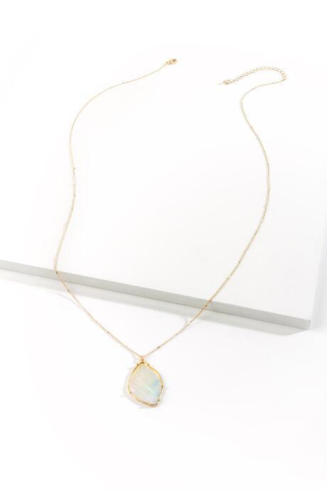 Francesca's Quincie Mother Of Pearl Pendant - Iridescent