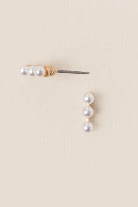 Francesca's Isolde Triple Pearl Stud Earring - Pearl