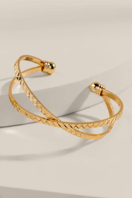 Francesca's Shania Criss Cross Bangle Bracelet - Gold