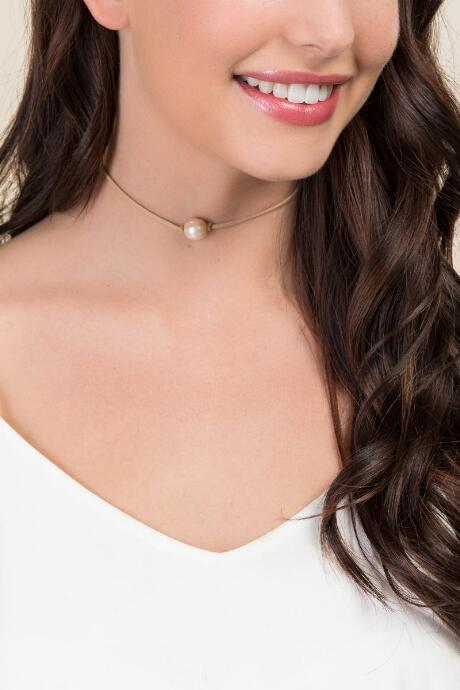 Francesca's Danee Pearl Suede Choker - Peach