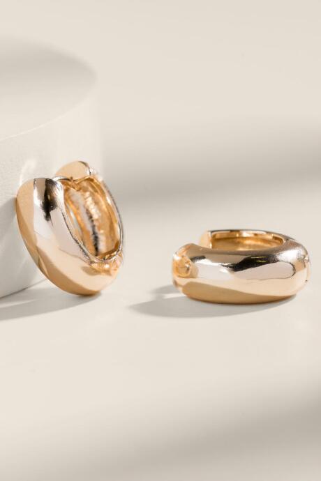 Francesca's Sasha Huggie Hoop Earrings - Gold