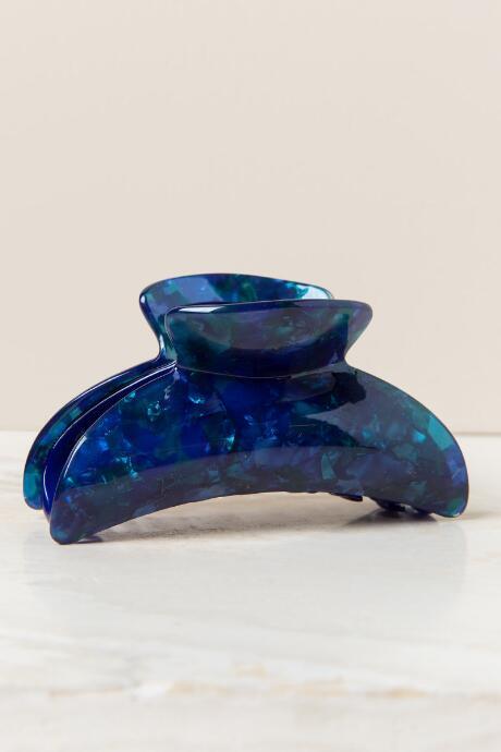 Francesca's Danae Matte Floral Clip - Navy
