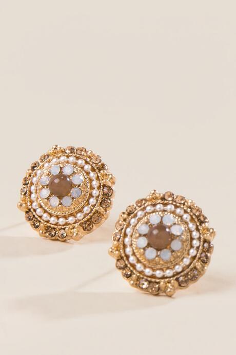 Francesca's Raya Detailed Stone Studs - Crisp Champagne