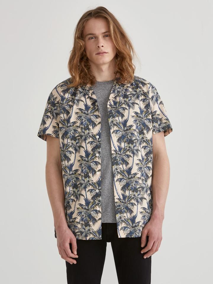 Frank + Oak Short Sleeve Supersoft Camp Collar Hawaiian Print In Cream Tan