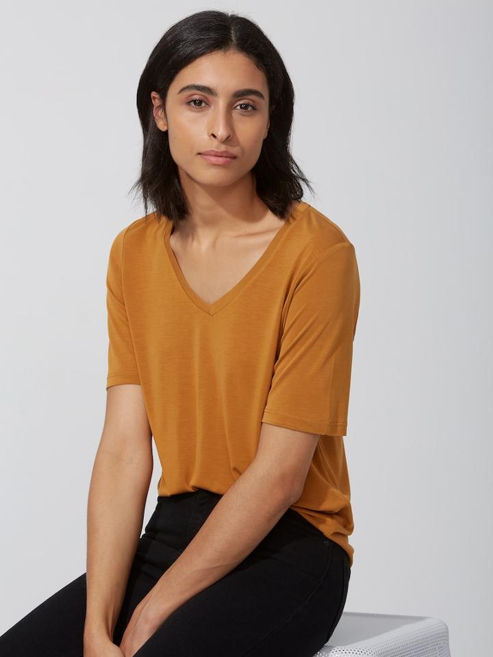 Frank + Oak Fluid V-neck Tee In Washed Spice