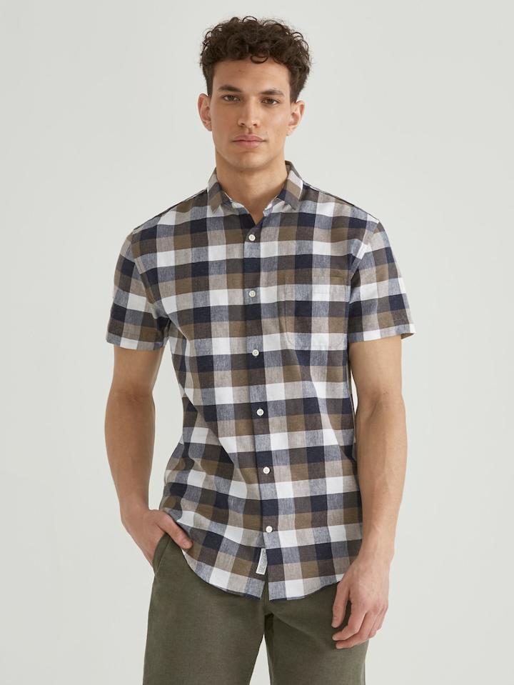 Frank + Oak Checkered Short Sleeve Linen Blend Shirt In Navy Blazer