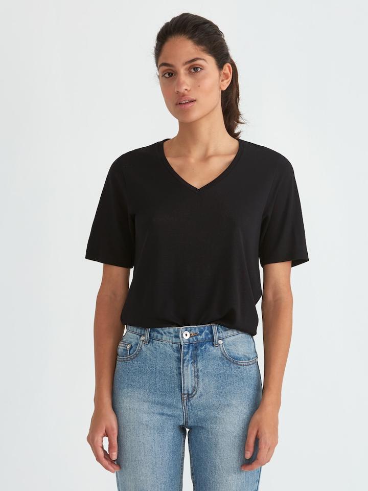 Frank + Oak Fluid V-neck Top In Black