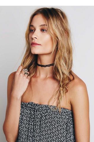 Regal Rose Womens Empire Lace Choker