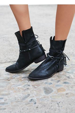 Fp Collection Womens Lannister Ankle Boot