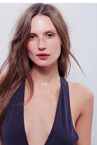 Lili Claspe Womens Horn Choker