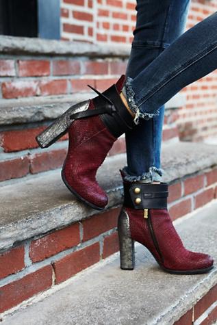 A. S. 98. Womens Amaranto Heel Boot