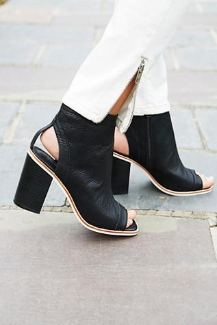 Sol Sana Womens Voyager Ankle Boot