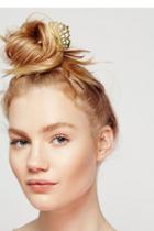 Nikki Jacoby Womens Surya Hair Pick