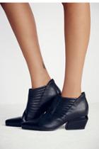 Naya Womens Outerbanks Ankle Boot
