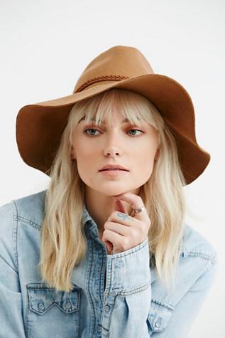 Lovely Bird Womens Buenos Aries Pompom Hat