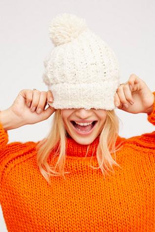 Free People Womens Snuggle Bear Pom Beanie