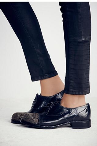 Ducanero Womens This Way Brogue