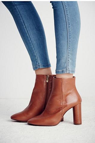 Stiu Womens Inferno Heeled Boot