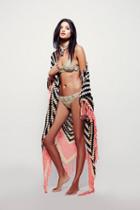 Standard Form Nyc Womens Multi Love Crochet Blanket
