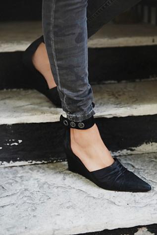 Fp Collection Womens Shadow Dancer Wedge