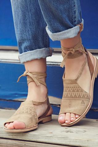 Howsty Womens Folk Song Sandal