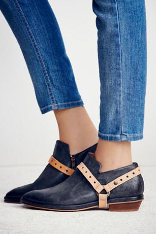 Fp Collection Womens Vicente View Ankle Boot