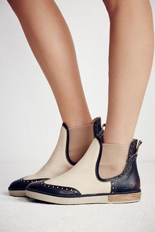 Dkode Womens Romey Chelsea Sneaker