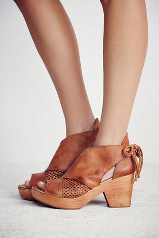 Fp Collection Womens Revolver Clog