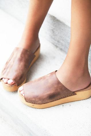 Fp Collection Womens Mare Slip On Clog