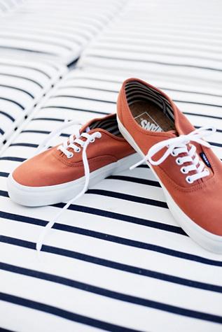 Vans Womens Deck Club Authentic Sneakers